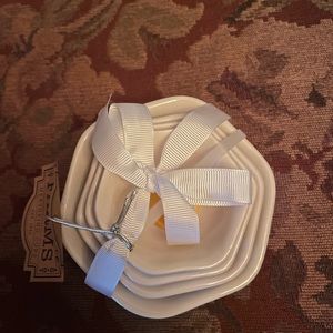 10 strawberry street eggs measuring cups